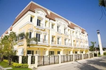 URBAN SATHORN main view