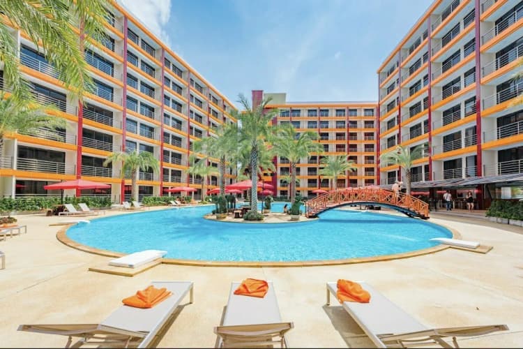 777 บีช คอนโด ไม้ขาว main view