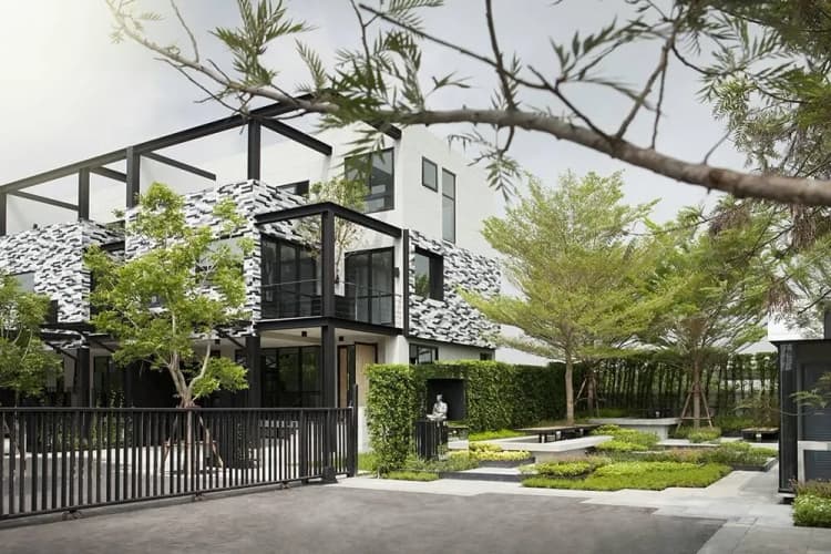 Friday Home Town main view