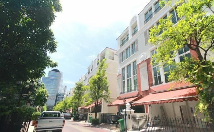 บ้านกลางกรุง ทองหล่อ main view