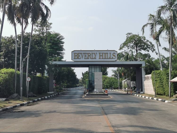 Beverly Hills Chaengwattana main view