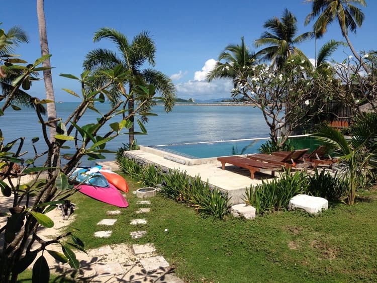 Charming Beach Cottage main view