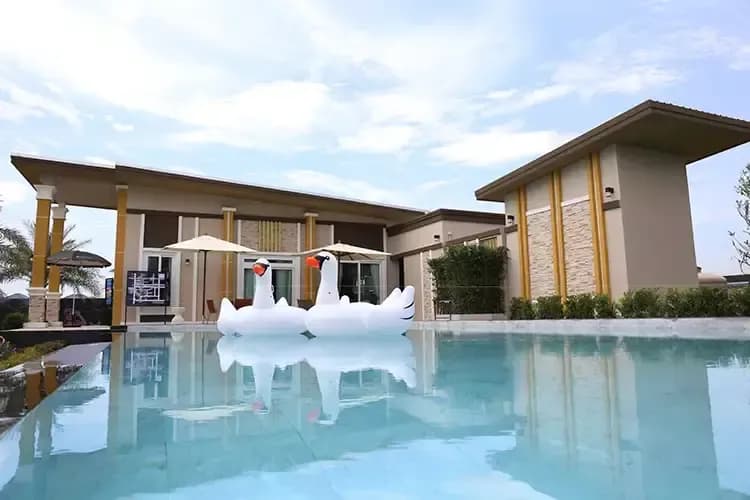 Golden Town 1 Srinakarin-Sukhumvit main view