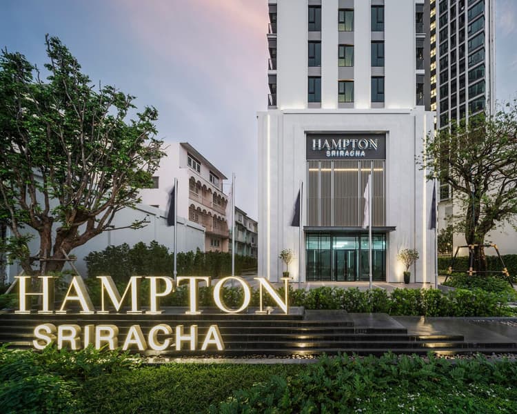 The Hampton Sriracha main view