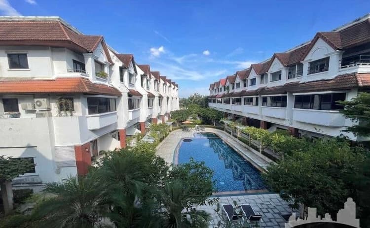 Lotus Point Elegant Townhouse main view