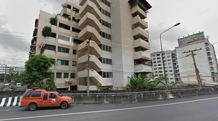 Victory Monument Condominium main view