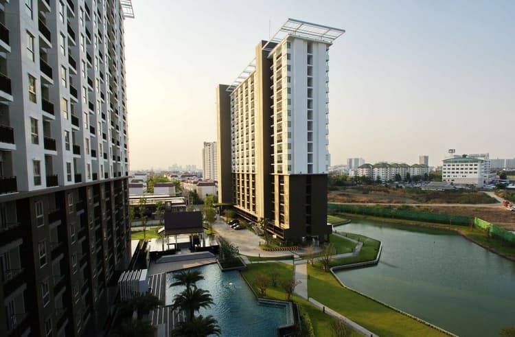 The Parkland Srinakarin Lakeside main view