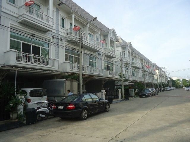 Project Name The Metro Rama 9