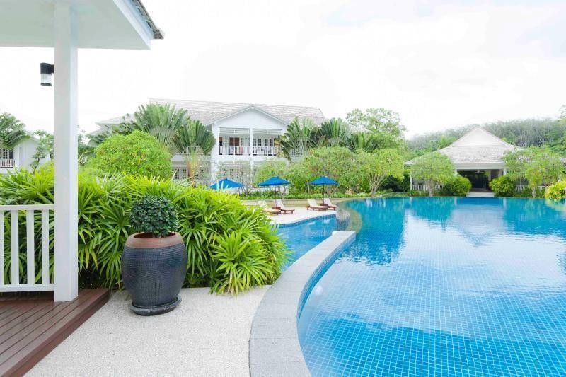 Project Name Ocean Breeze Resort & Suites