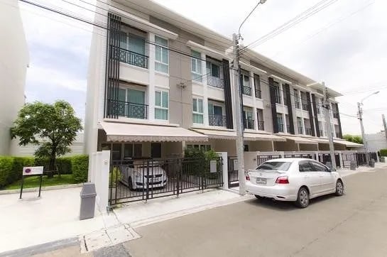 Project Name Baan Klang Muang Rama 9 Motorway