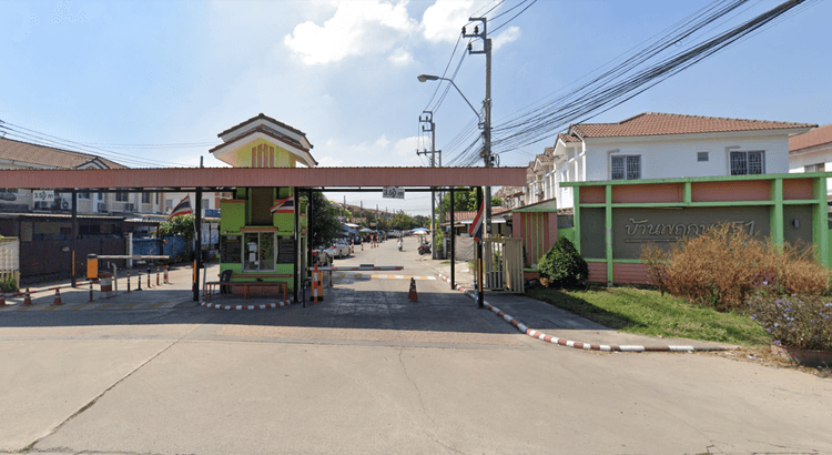 Baan Pruksa 51 Chalongkrung main view