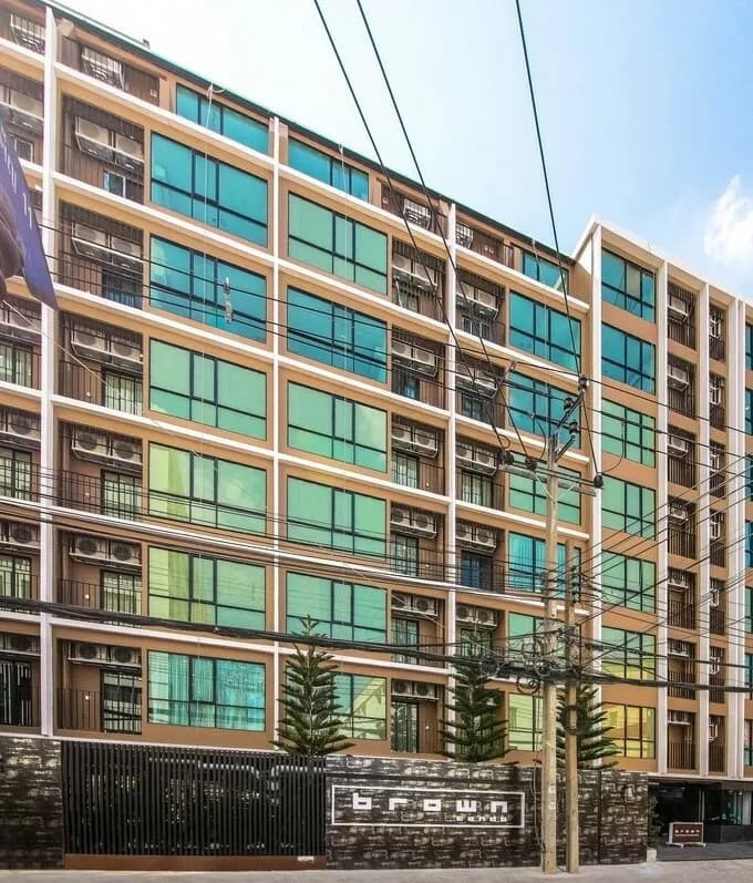 Brown Condo Huaikwang main view