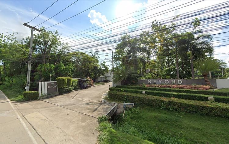 Beyond San Kamphaeng main view