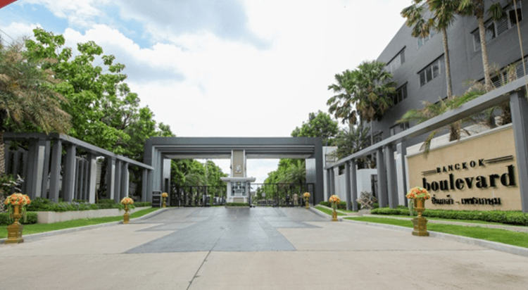 Bangkok Boulevard Pinklao-Phetkasem main view