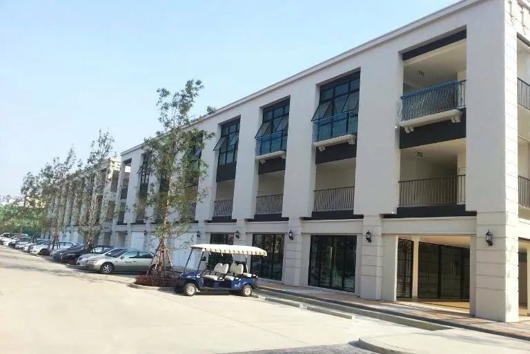 Project Name Chic District Ram 53