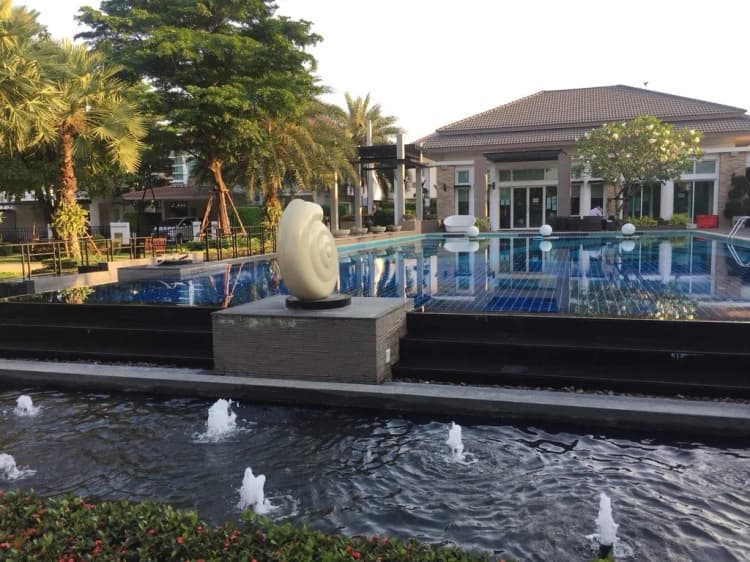 Bangkok Boulevard Ratchaphruek-Rama-5 main view