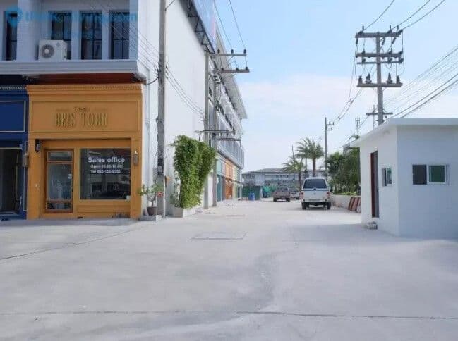 Oasis Bris Town main view