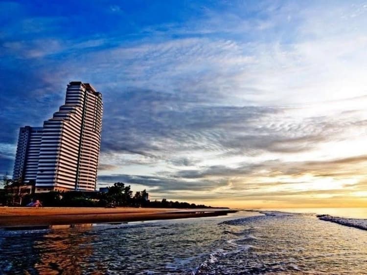 Cha Am Grand condotel main view