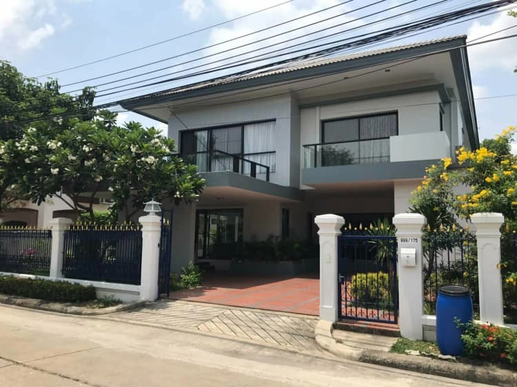 Kesinee Ville Ratchada-Meng jai main view