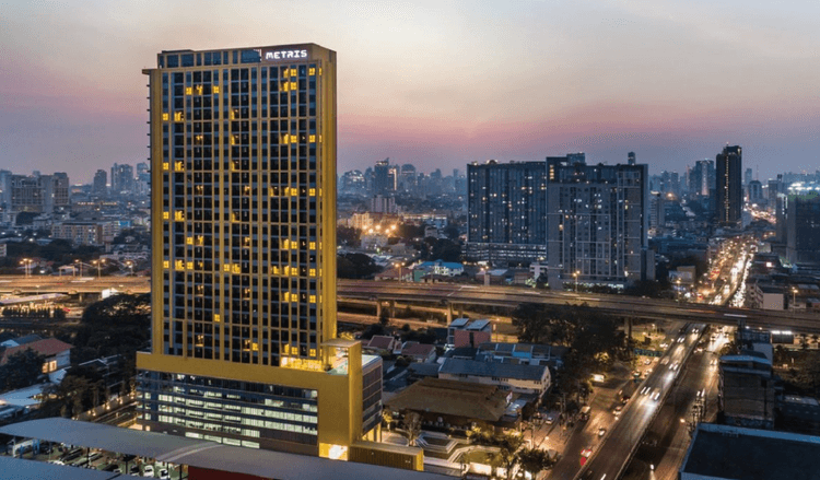 Metris Pattanakarn - Ekkamai main view