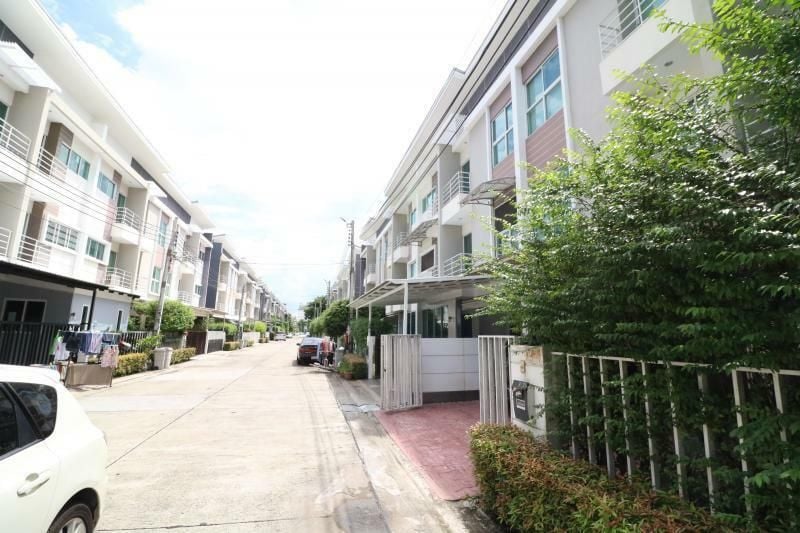 Project Name The estate Srinakarin 2