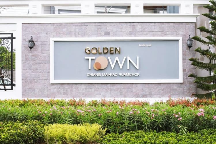 Golden Town Kad Ruam Chok main view