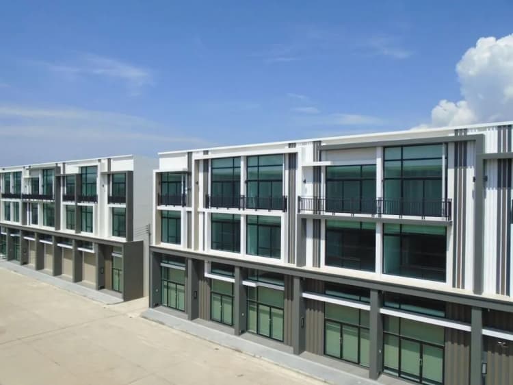 Fifth Avenue Meechoke main view