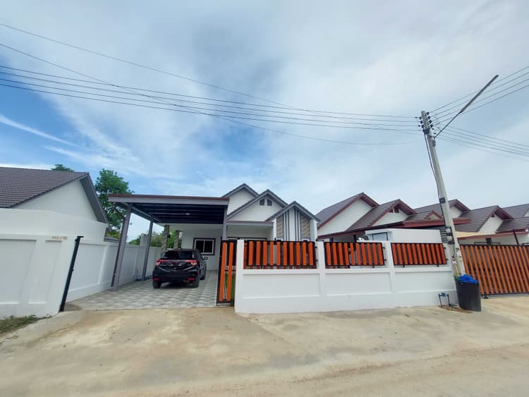 Ban Sap Serm Suk main view